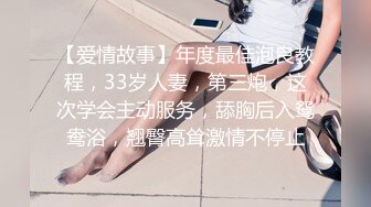 折扣商城跟拍兩個身材超贊的包臀短裙美女,清一色性感風騷花丁字褲