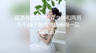 老婆真会舔，精液射满她的嘴巴