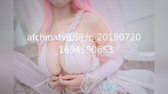 时尚小美眉Ts思妮，坐出租车小刺激，湖上和女友坐小游艇掏出光泽滑润鸡巴自慰，忍着高潮到高级餐厅餐桌上喷射，人来人往，超爽！